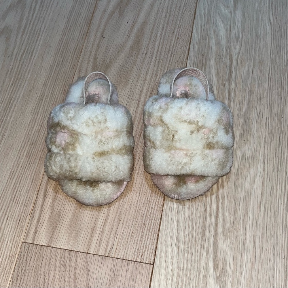 UGG Fluff Yeah slides